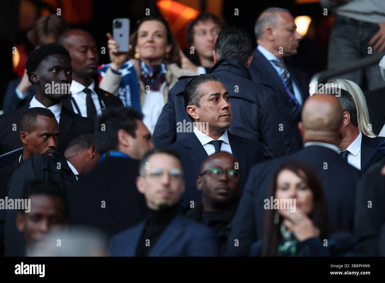 PARIS, FRANCE - 7 mai 2025 : Behdad Eghbali, co-propriétaire de Chelsea, devance le match de deuxième manche en demi-finale de l'UEFA Champions League entre le Paris Saint-Germain et l'Arsenal FC au Parc des Princes (crédit : Craig Mercer/ Alamy Live News) Banque D'Images