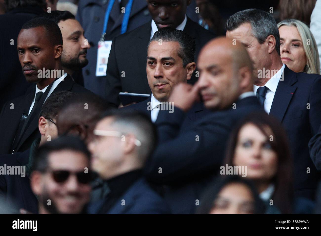 PARIS, FRANCE - 7 mai 2025 : Behdad Eghbali, co-propriétaire de Chelsea, devance le match de deuxième manche en demi-finale de l'UEFA Champions League entre le Paris Saint-Germain et l'Arsenal FC au Parc des Princes (crédit : Craig Mercer/ Alamy Live News) Banque D'Images