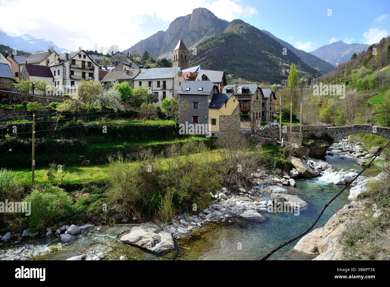 Vue de la ville de Bielsa, Huesca, Espagne Banque D'Images