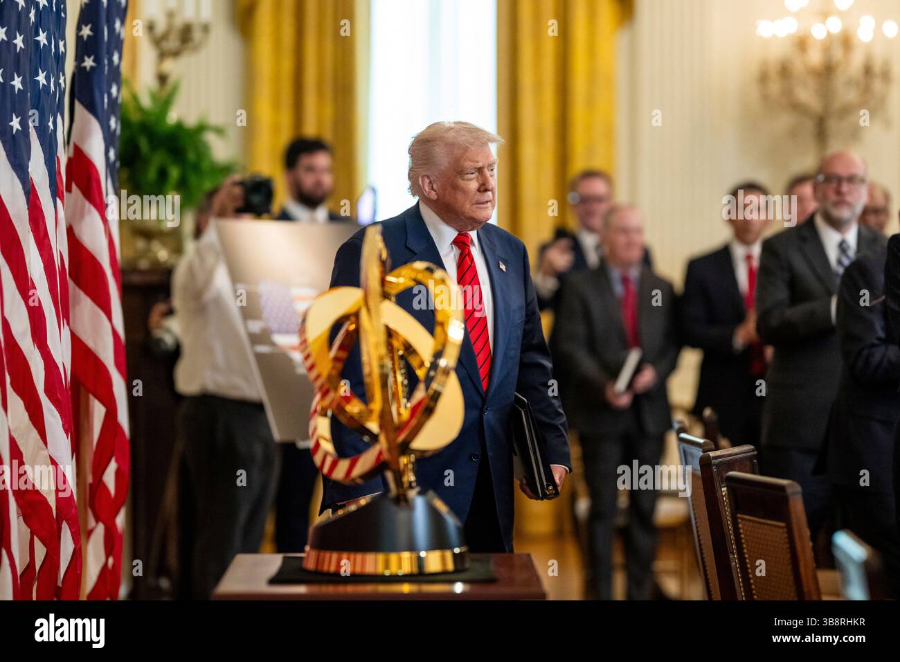 WASHINGTON DC, États-Unis - 06 mai 2025 - le président américain Donald Trump et le vice-président JD Vance assistent à une réunion du groupe de travail de la FIFA, le mardi 6 mai 2025 Banque D'Images