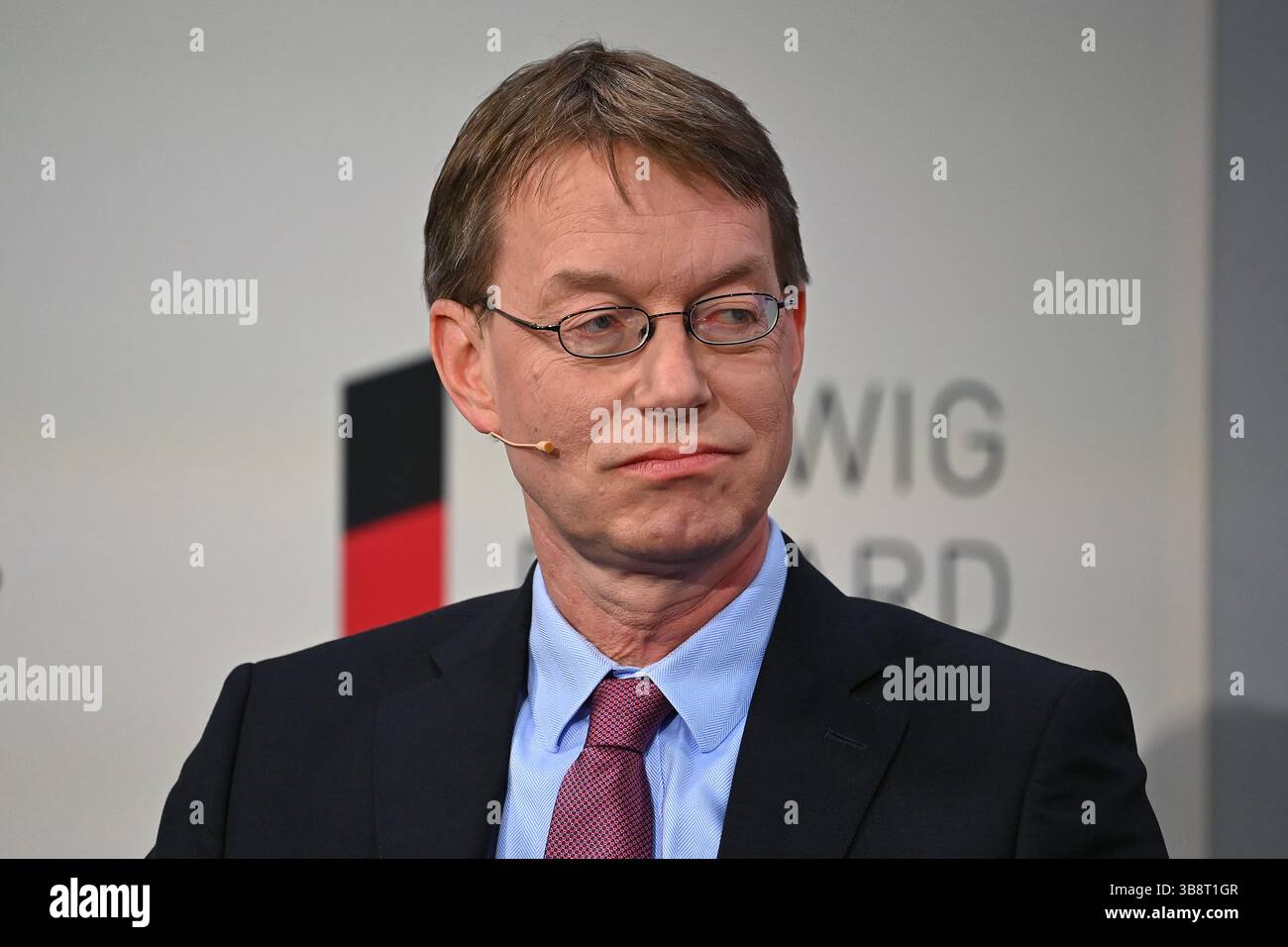 Gmund, Deutschland. 08 mai 2025. Dr Ulrich von Auer, responsable des investissements et responsable de la gestion de portefeuille chez JP Morgan Private Bank, image unique, motif unique recadré, portrait. Sommet Ludwig Erhard 2025 à Gut Kaltenbrunn sur le lac Tegernsee le 8 mai 2025. Crédit : dpa/Alamy Live News Banque D'Images