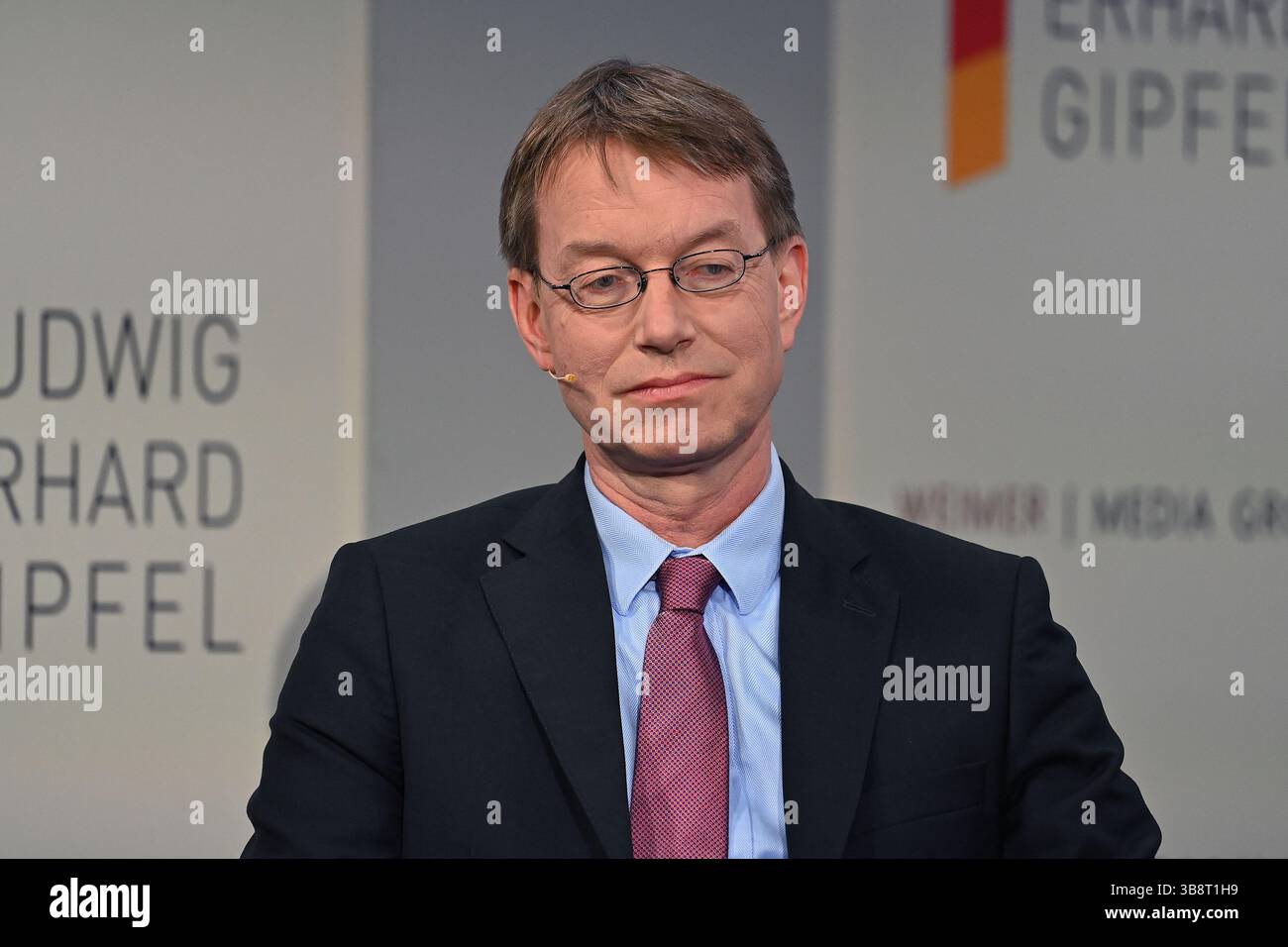 Gmund, Deutschland. 08 mai 2025. Dr Ulrich von Auer, responsable des investissements et responsable de la gestion de portefeuille chez JP Morgan Private Bank, image unique, motif unique recadré, portrait. Sommet Ludwig Erhard 2025 à Gut Kaltenbrunn sur le lac Tegernsee le 8 mai 2025. Crédit : dpa/Alamy Live News Banque D'Images