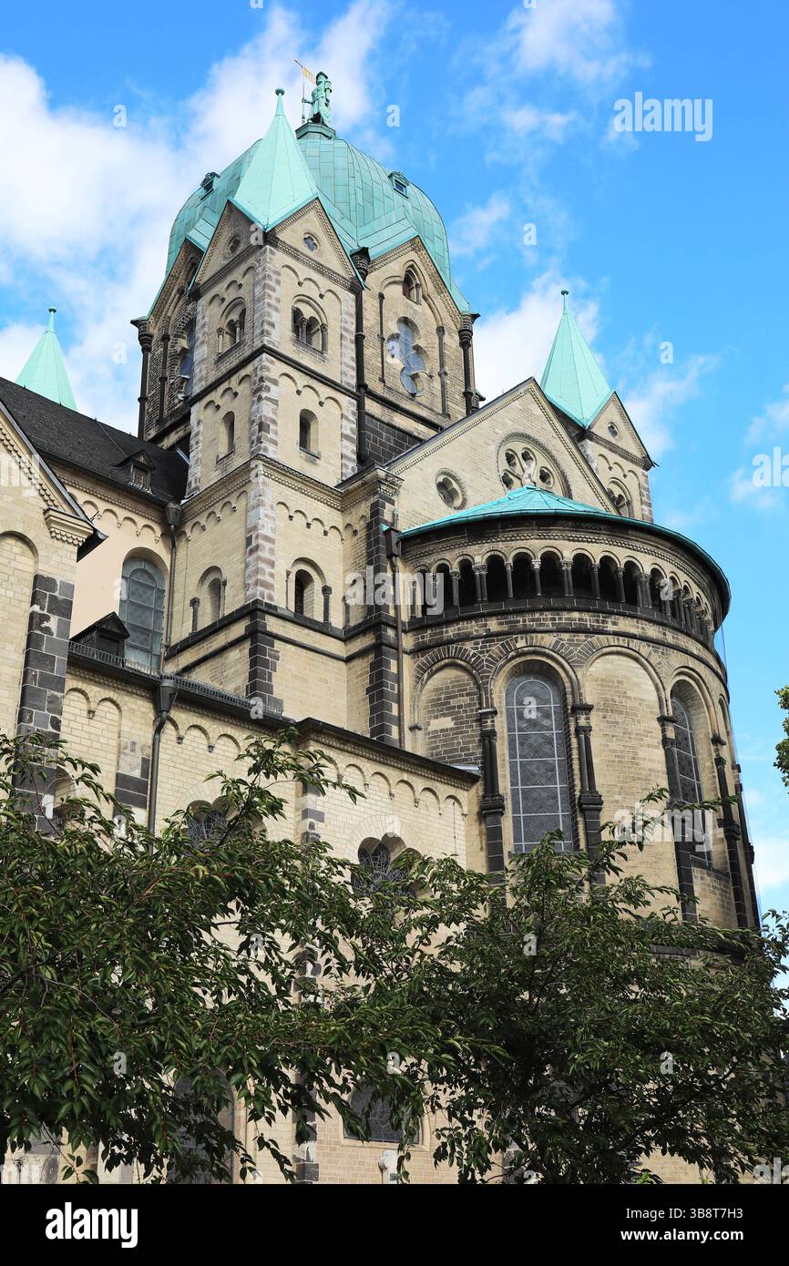 Quirinus-Münster, Kirche im Rheinischen Übergangsstil, Wahrzeichen der Stadt Neuss, Neuß, Rheinkreis Neuss, Rhénanie-du-Nord-Westphalie, Allemagne Banque D'Images