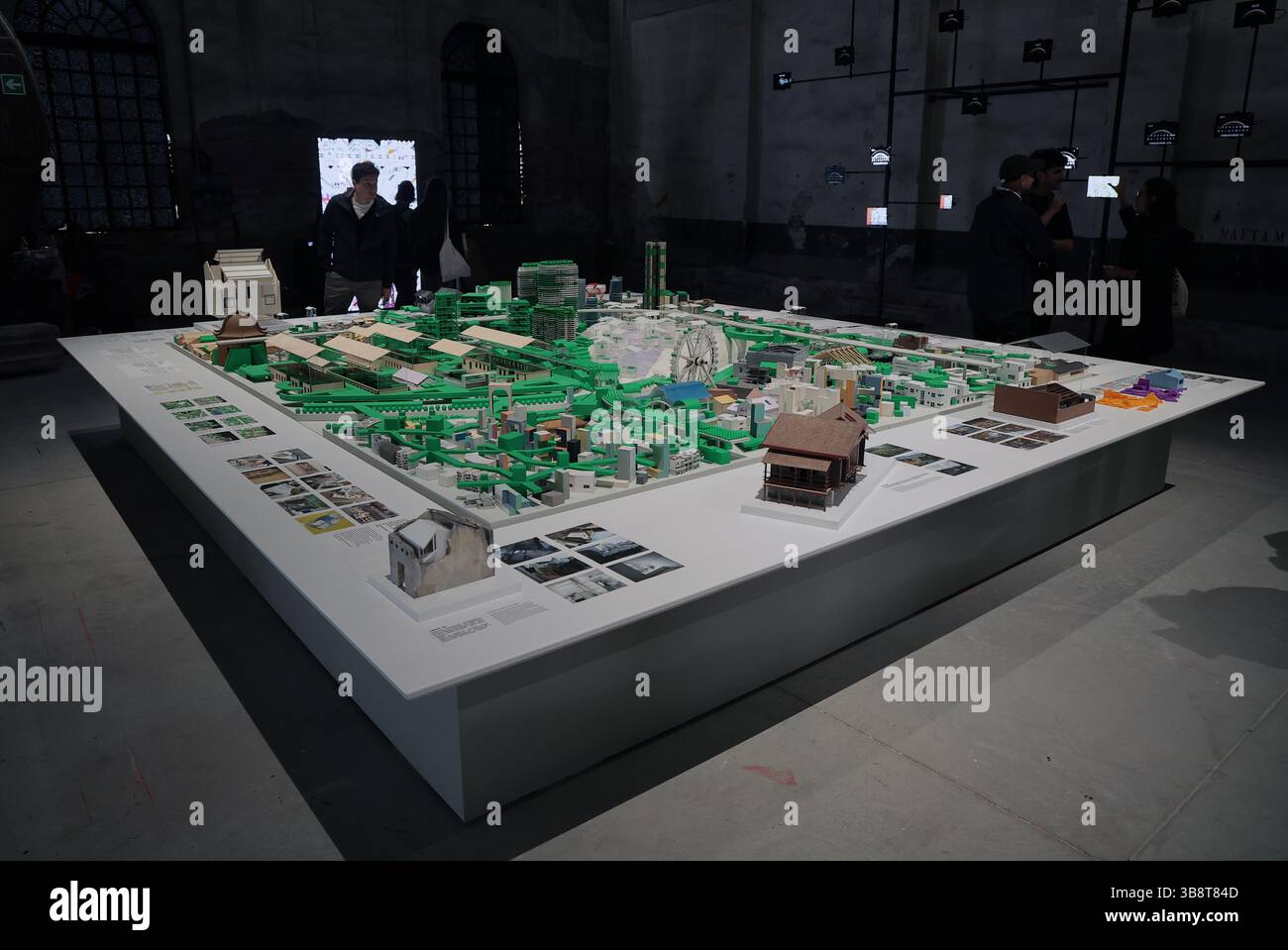 Venise, Italie. 08 mai 2025. La 19ème exposition internationale d’architecture se tiendra du samedi 10 mai au dimanche 23 novembre 2025 (pré-ouverture 8 et 9 mai), organisée par l’architecte et ingénieur Carlo Ratti. Sur la photo : The China Pavilion crédit : Independent photo Agency/Alamy Live News Banque D'Images