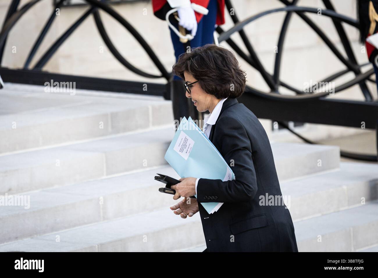 Paris, France. 07 mai 2025. Rachida Dati, la ministre française de la culture, arrive au Palais présidentiel de l’Elysée lors de la rencontre. Le président français a rencontré Ahmed al-Sharaa, président par intérim de la Syrie au Palais présidentiel de l'Elysée, à Paris. Il s’agissait de la première visite d’Ahmed al-Sharaa dans un pays européen en tant que chef du gouvernement de transition, après la chute du régime d’Assad en décembre. Crédit : SOPA images Limited/Alamy Live News Banque D'Images