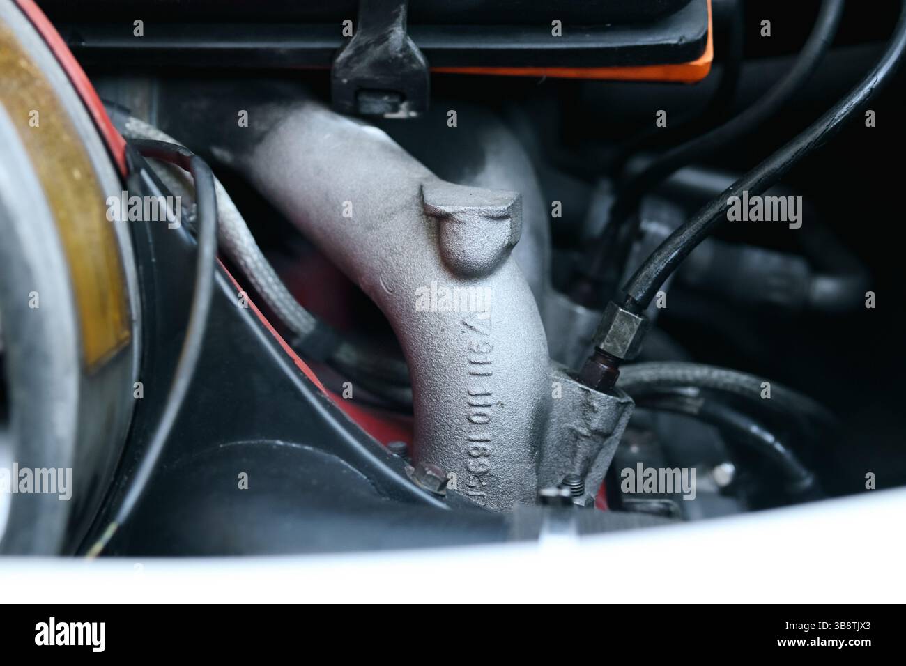 Numéro de série du moteur sur Porsche 911 SC. Panneau métallique de porte avec série. Voiture de sport classique produite en Allemagne de 1978 à 1983. Mise au point sélective. Vancouv Banque D'Images