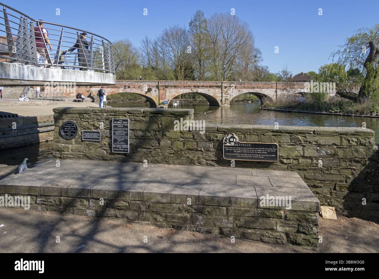 Le vieux pont de tramway, River Avon, Stratford-upon-Avon, Warwickshire, Angleterre, Royaume-Uni, Europe Banque D'Images
