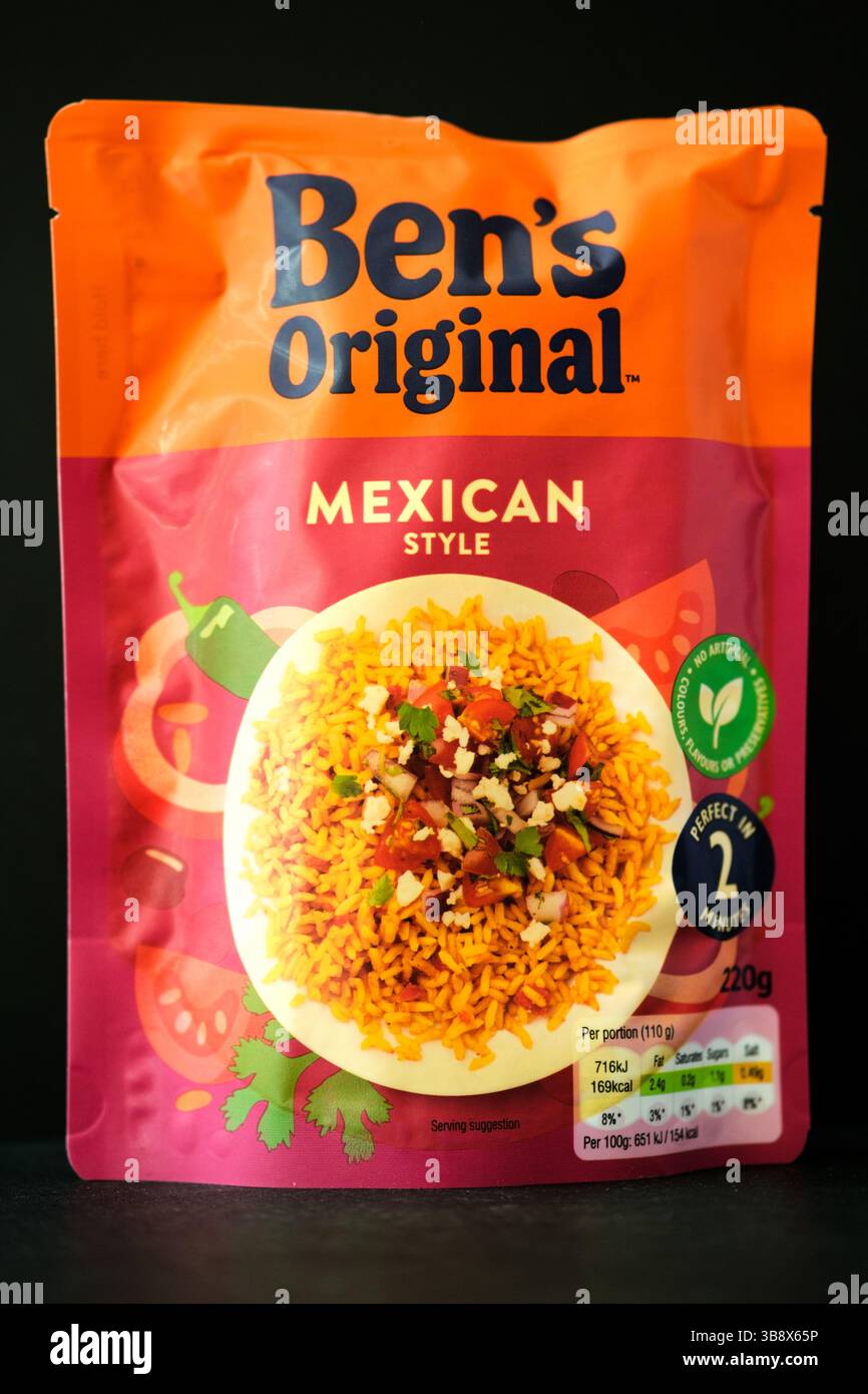Londres Royaume-Uni, 08 mai 2025, ingrédients de cuisson du riz au micro-ondes Bens original Mexican style Banque D'Images