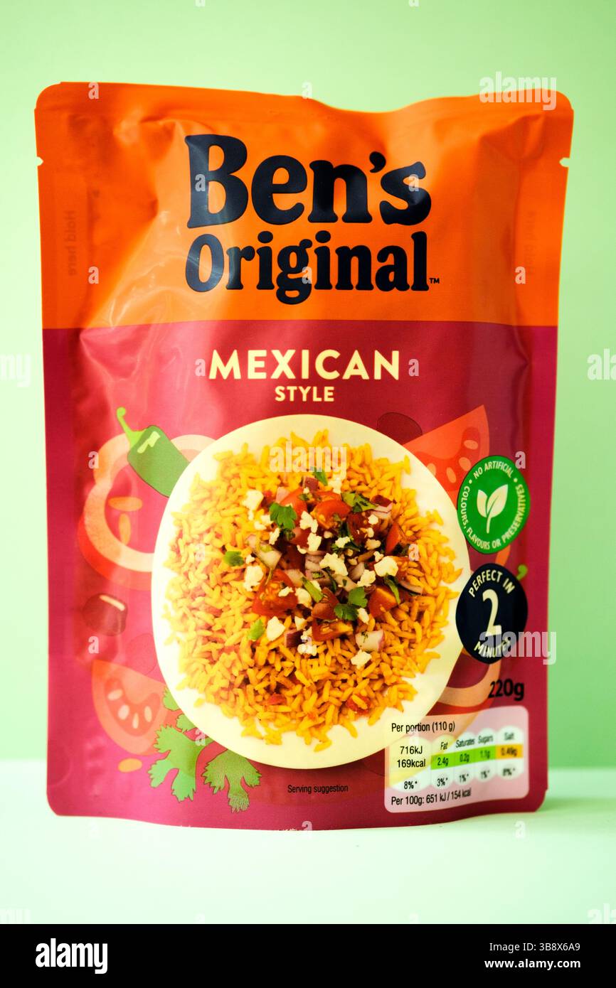 Londres Royaume-Uni, 08 mai 2025, ingrédients de cuisson du riz au micro-ondes Bens original Mexican style Banque D'Images