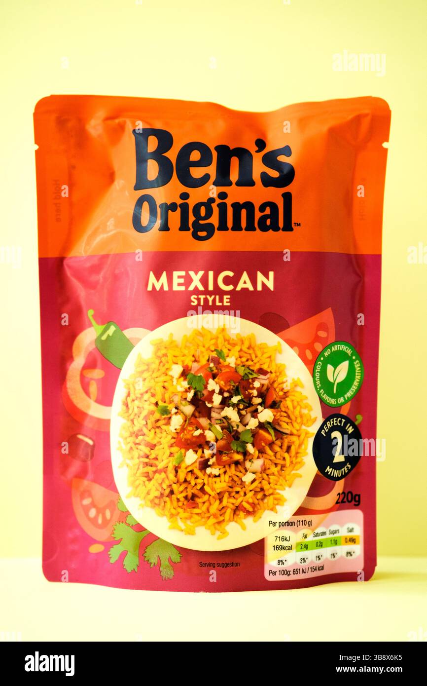 Londres Royaume-Uni, 08 mai 2025, ingrédients de cuisson du riz au micro-ondes Bens original Mexican style Banque D'Images