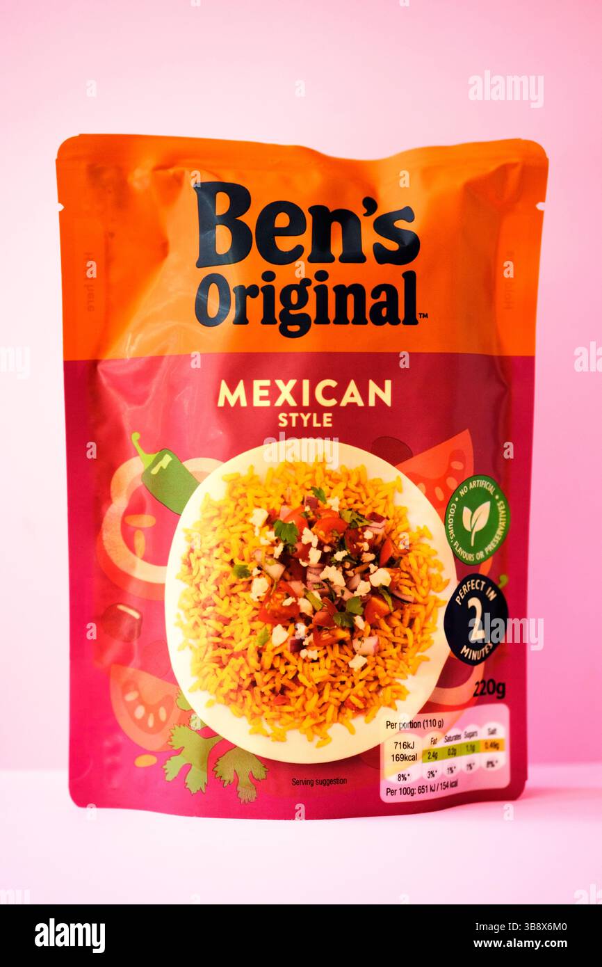 Londres Royaume-Uni, 08 mai 2025, ingrédients de cuisson du riz au micro-ondes Bens original Mexican style Banque D'Images