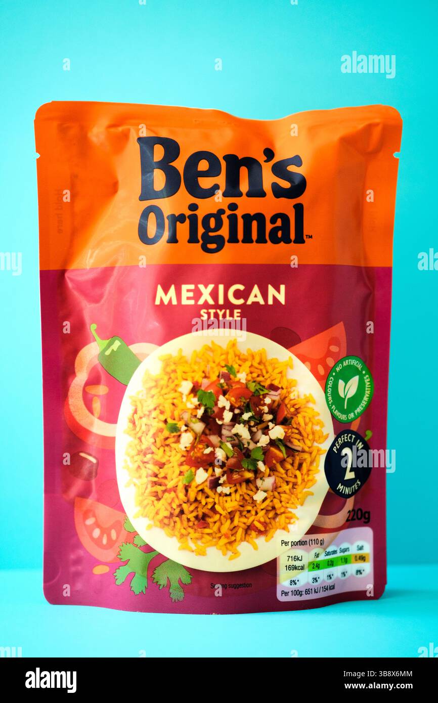 Londres Royaume-Uni, 08 mai 2025, ingrédients de cuisson du riz au micro-ondes Bens original Mexican style Banque D'Images