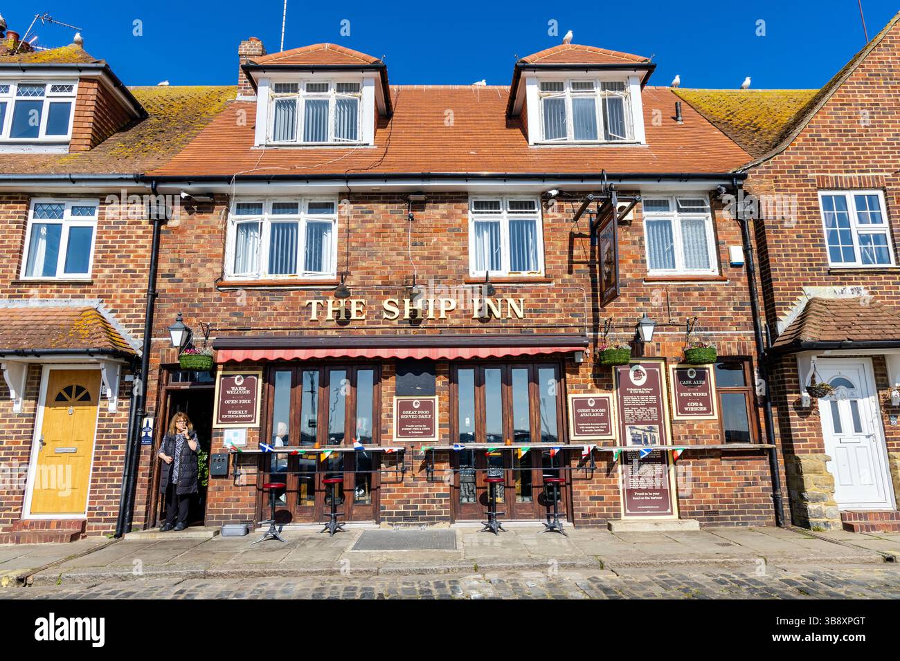 Extérieur du pub Ship Inn à Folkestone Harbour, Folkestone, Kent, Angleterre Banque D'Images