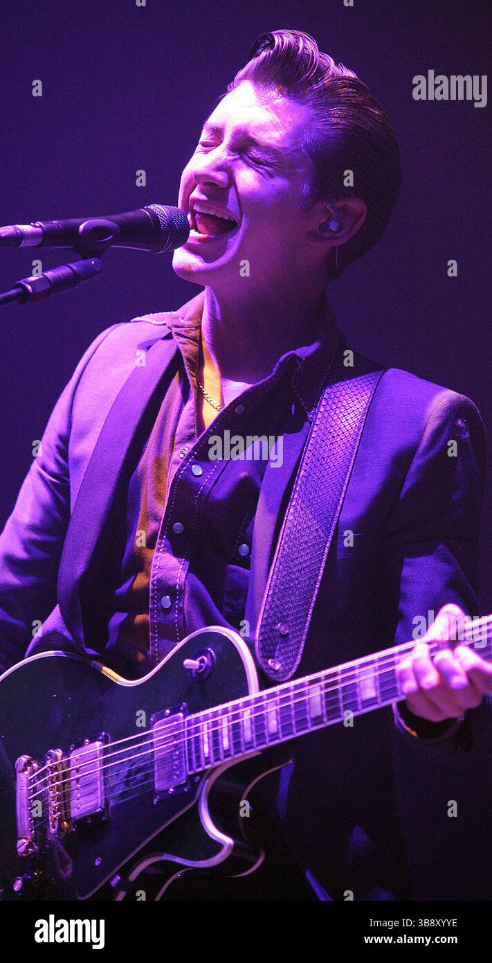 18 novembre 2013, Sheffield, Royaume-Uni : Arctic Monkeys se produisant à Sheffield Arena. (Crédit image : © Glenn Ashley/ZUMA Press Wire) Banque D'Images 18 novembre 2013, Sheffield, Royaume-Uni : Arctic Monkeys se produisant à Sheffield Arena. (Crédit image : © Glenn Ashley/ZUMA Press Wire) Banque D'Images