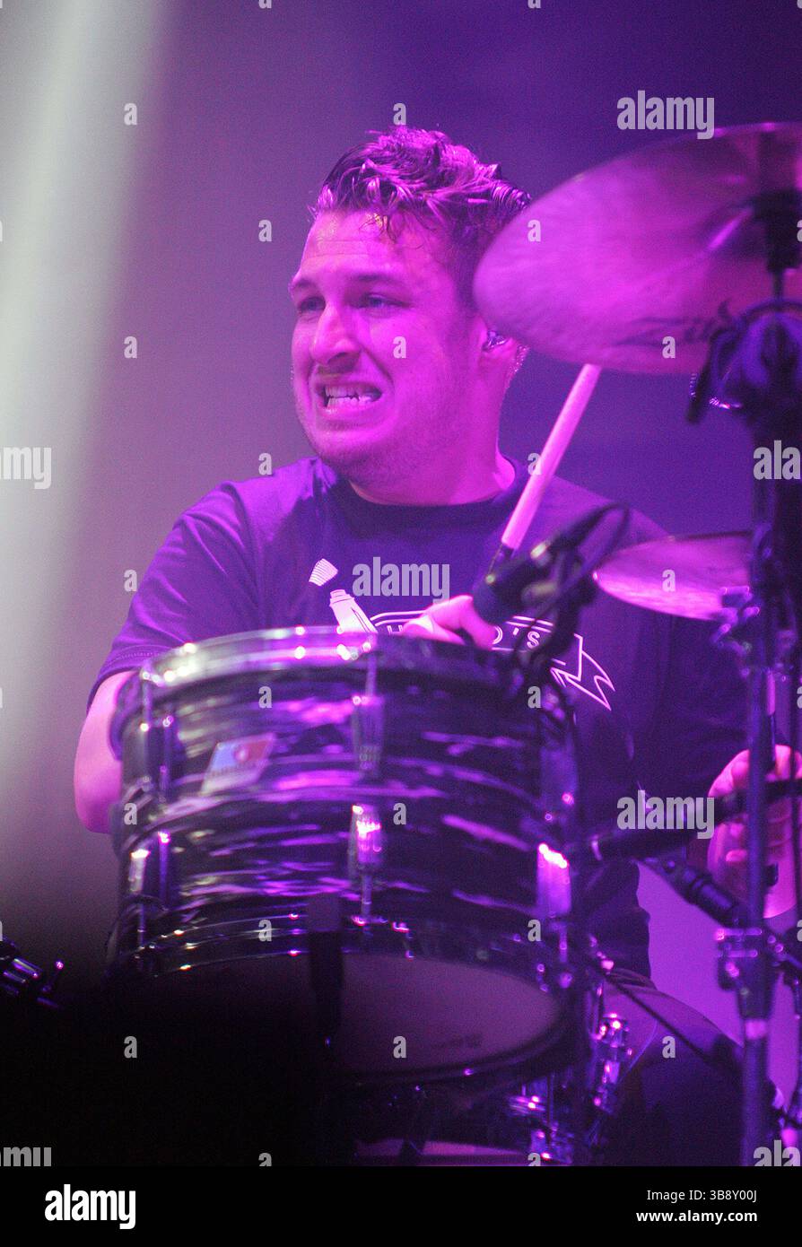 18 novembre 2013, Sheffield, Royaume-Uni : Arctic Monkeys se produisant à Sheffield Arena. (Crédit image : © Glenn Ashley/ZUMA Press Wire) Banque D'Images 18 novembre 2013, Sheffield, Royaume-Uni : Arctic Monkeys se produisant à Sheffield Arena. (Crédit image : © Glenn Ashley/ZUMA Press Wire) Banque D'Images