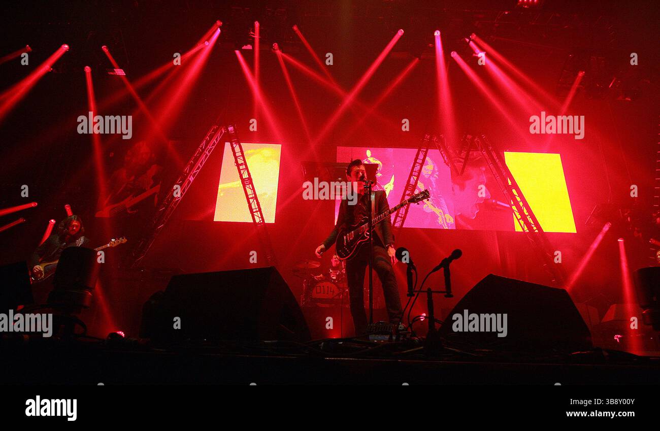 18 novembre 2013, Sheffield, Royaume-Uni : Arctic Monkeys se produisant à Sheffield Arena. (Crédit image : © Glenn Ashley/ZUMA Press Wire) Banque D'Images 18 novembre 2013, Sheffield, Royaume-Uni : Arctic Monkeys se produisant à Sheffield Arena. (Crédit image : © Glenn Ashley/ZUMA Press Wire) Banque D'Images