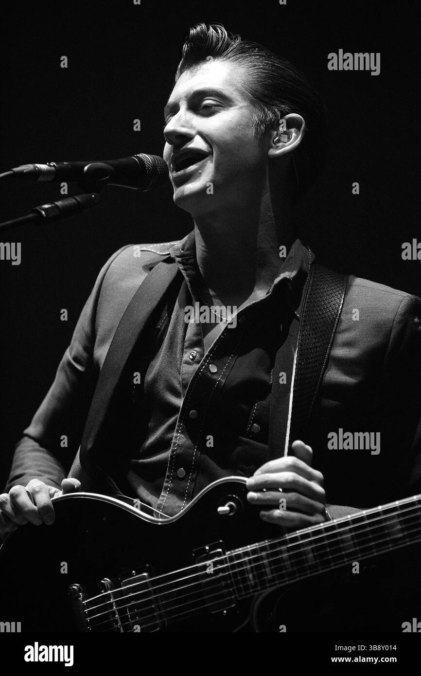 18 novembre 2013, Sheffield, Royaume-Uni : Arctic Monkeys se produisant à Sheffield Arena. (Crédit image : © Glenn Ashley/ZUMA Press Wire) Banque D'Images 18 novembre 2013, Sheffield, Royaume-Uni : Arctic Monkeys se produisant à Sheffield Arena. (Crédit image : © Glenn Ashley/ZUMA Press Wire) Banque D'Images