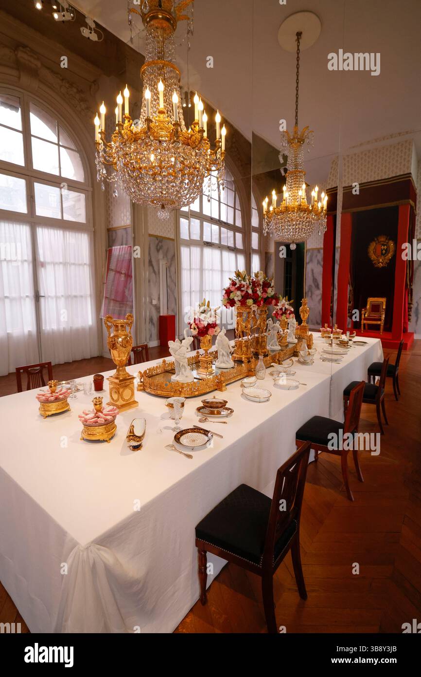 EXPOSITION LE DERNIER COURONNEMENT PRÉSENTÉ AU MOBILIER NATIONAL PARIS Banque D'Images