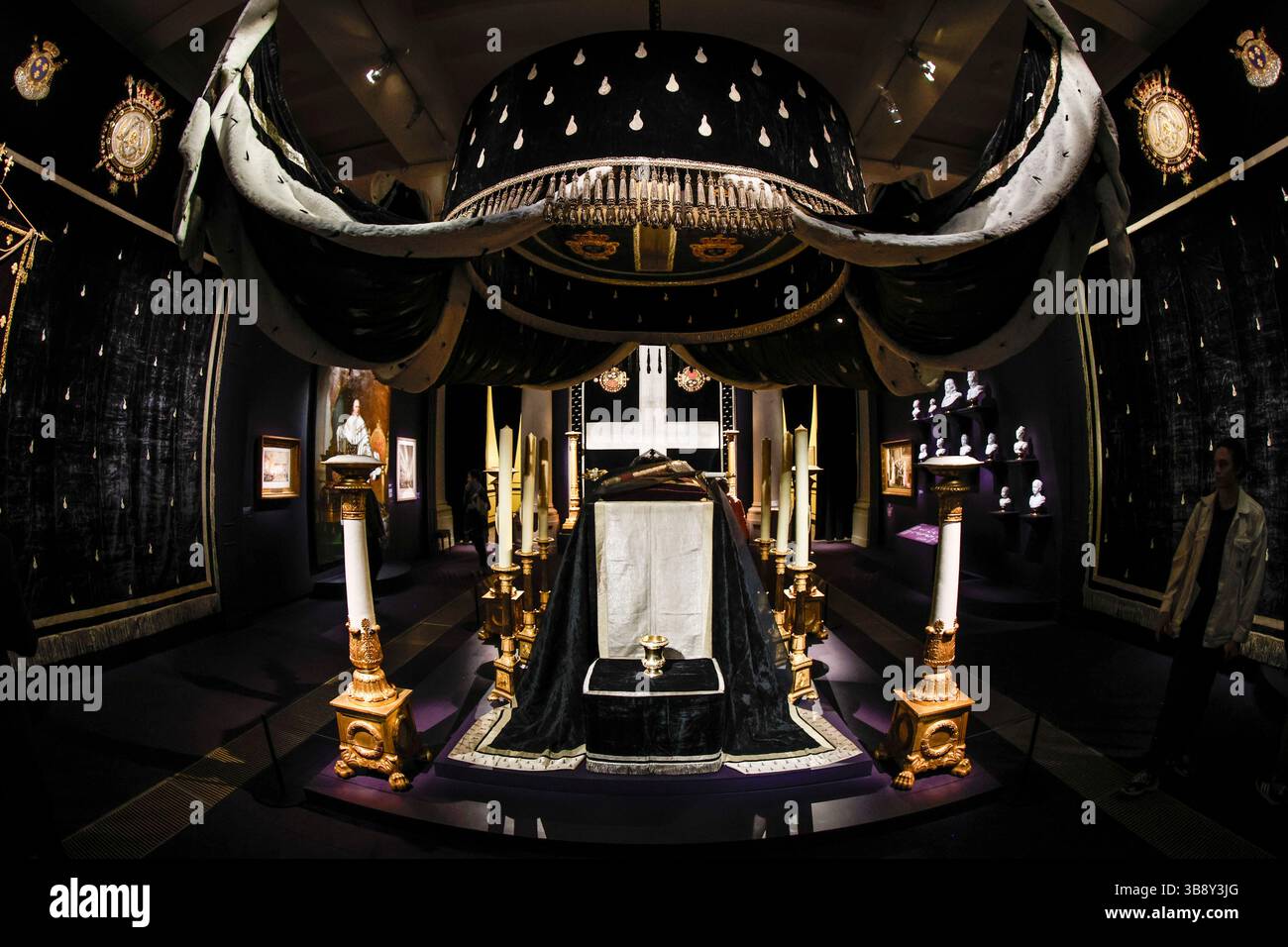 EXPOSITION LE DERNIER COURONNEMENT PRÉSENTÉ AU MOBILIER NATIONAL PARIS Banque D'Images