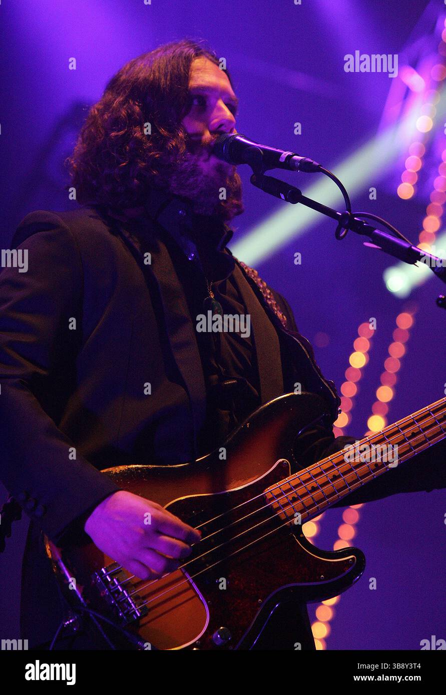18 novembre 2013, Sheffield, Royaume-Uni : Arctic Monkeys se produisant à Sheffield Arena. (Crédit image : © Glenn Ashley/ZUMA Press Wire) Banque D'Images 18 novembre 2013, Sheffield, Royaume-Uni : Arctic Monkeys se produisant à Sheffield Arena. (Crédit image : © Glenn Ashley/ZUMA Press Wire) Banque D'Images