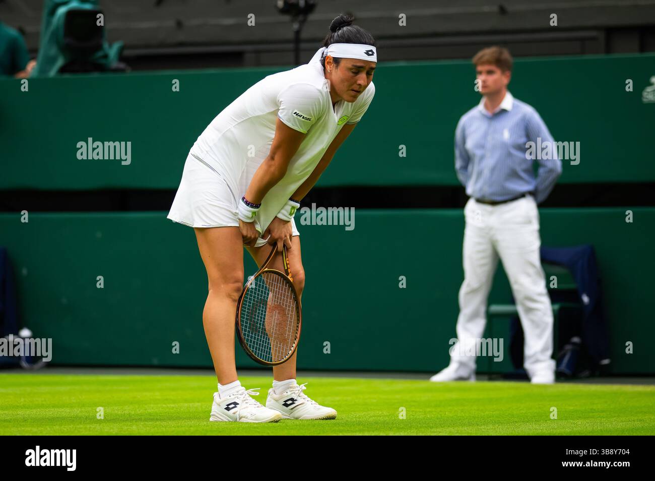 13 juillet 2023, LONDRES, ROYAUME-UNI : on Jabeur de Tunisie en action lors de la demi-finale du tournoi de tennis du Grand Chelem des Championnats de Wimbledon 2023 (crédit image : © Rob Prange/AFP7 via ZUMA Press Wire) Banque D'Images