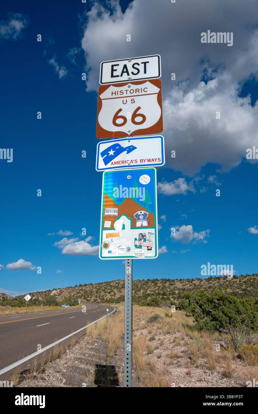 Panneau routier le long de l'historique route 66, Arizona , États-Unis Banque D'Images