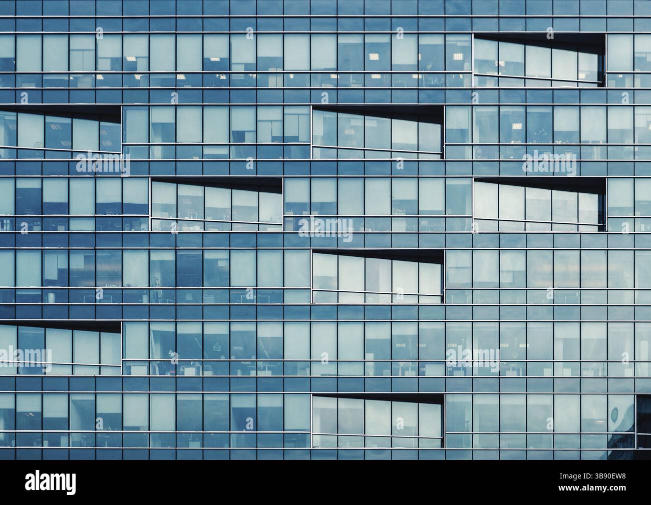 Extérieur du bâtiment moderne avec espace de copie. Immeuble de bureaux moderne avec façade en verre Banque D'Images