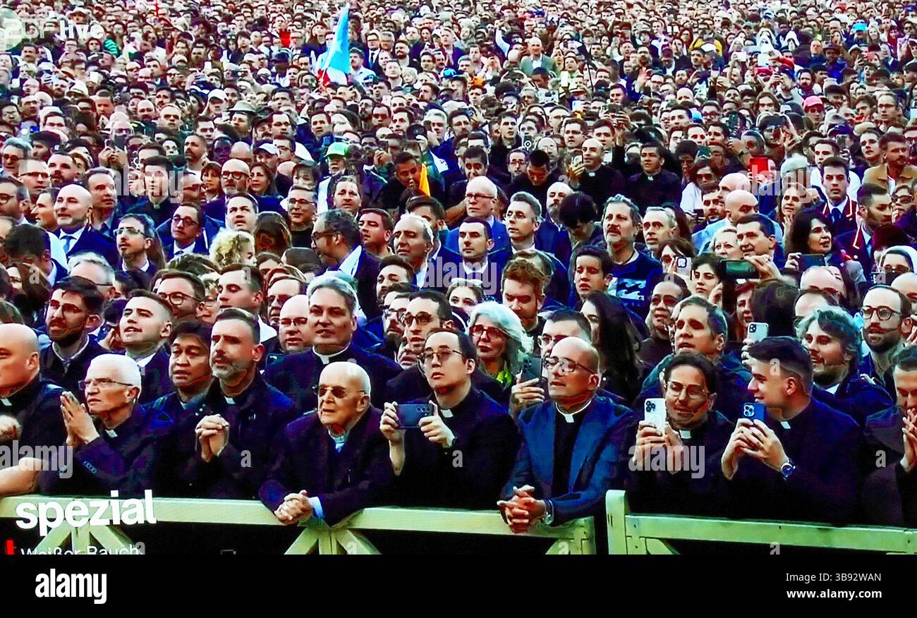 Foto aus Life Übertragung RTL oder ZDF Papstwahl am 08.05.2025 aus ROM- *** photo de Life broadcast RTL ou ZDF élection papale le 08 05 2025 de Rome Banque D'Images