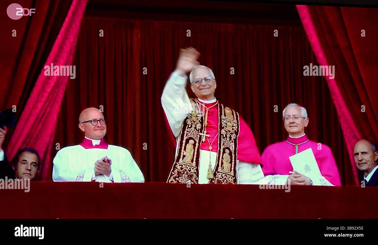 Foto aus Life Übertragung RTL oder ZDF Papstwahl am 08.05.2025 aus ROM- *** photo de Life broadcast RTL ou ZDF élection papale le 08 05 2025 de Rome Banque D'Images