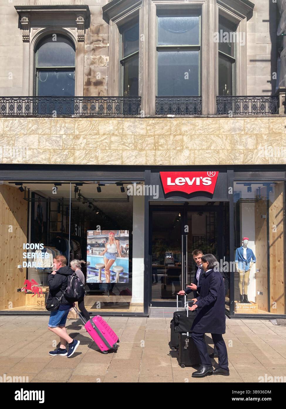 Magasin de vêtements Levis, Princes Street, Édimbourg, Écosse - Image de stock capturée avec un smartphone