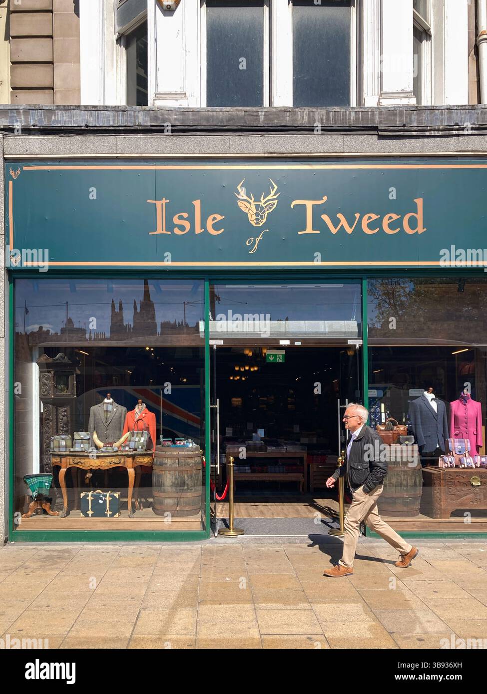 Boutique de vêtements Isle of Tweed, Princes Street, Édimbourg, Écosse - Image de stock capturée avec un smartphone