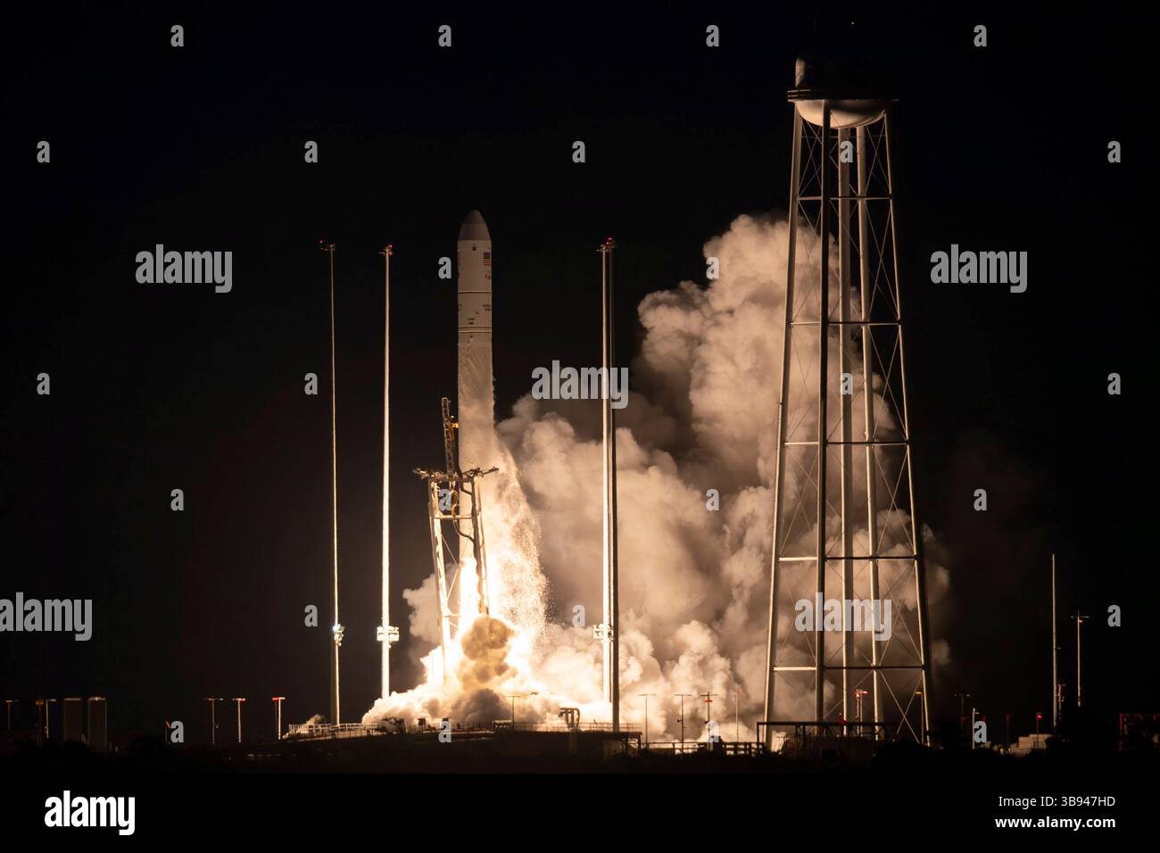 1er août 2023, Wallops Island, Virginie, États-Unis d'Amérique : la fusée Northrop Grumman Antares transportant le vaisseau cargo Cygnus sans pilote décolle du Launch Pad-0A au Mid-Atlantic Regional Spaceport de la NASA Wallops Flight Facility, le 1er août 2023 à Wallops Island, Virginie, États-Unis. Le vaisseau transporte 8 200 livres de fournitures pour la Station spatiale internationale. (Crédit image : © Kyle Hoppes/NASA/Planet Pix via ZUMA Press Wire) Banque D'Images