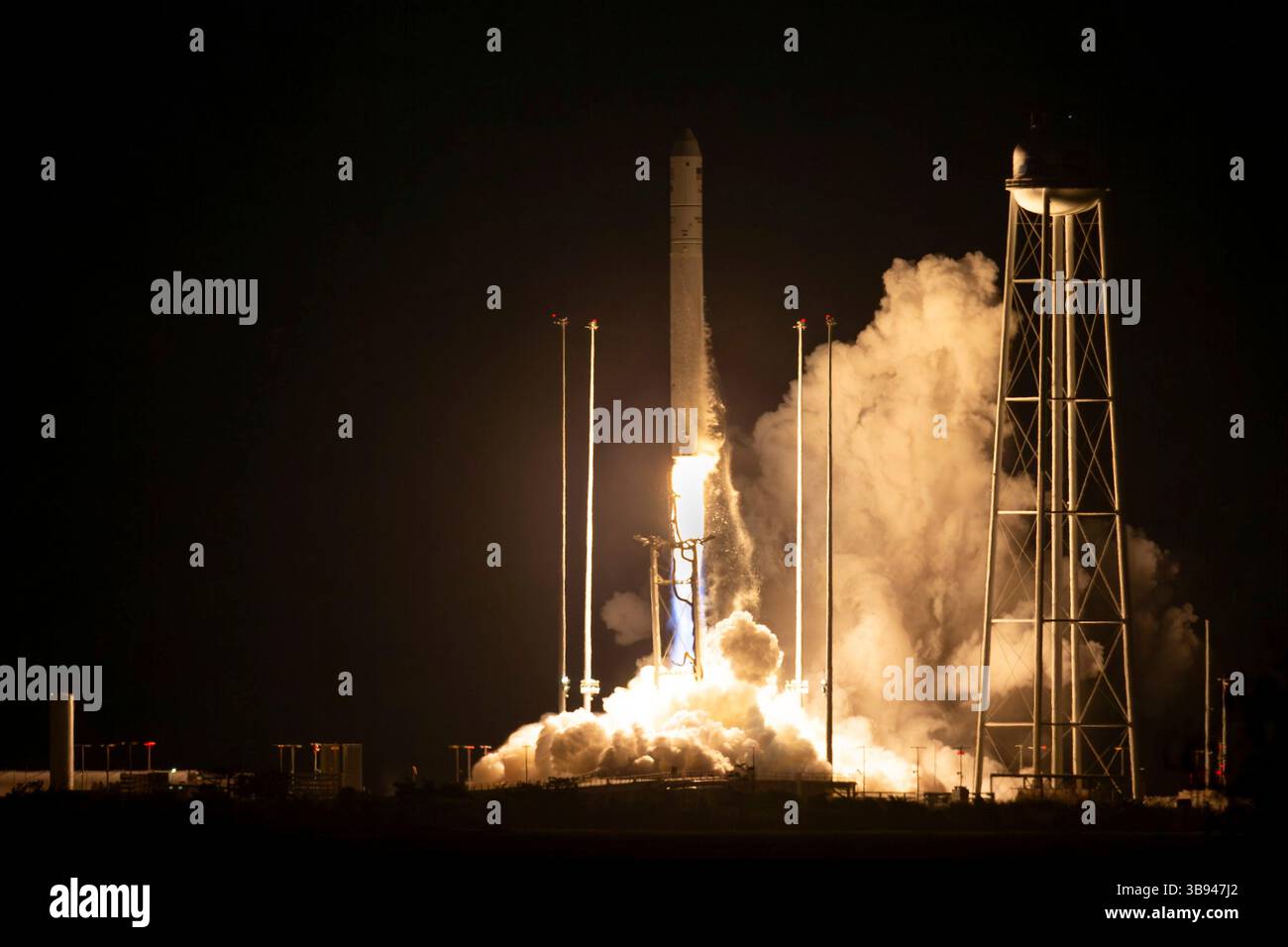 1er août 2023, Wallops Island, Virginie, États-Unis d'Amérique : la fusée Northrop Grumman Antares transportant le vaisseau cargo Cygnus sans pilote décolle du Launch Pad-0A au Mid-Atlantic Regional Spaceport de la NASA Wallops Flight Facility, le 1er août 2023 à Wallops Island, Virginie, États-Unis. Le vaisseau transporte 8 200 livres de fournitures pour la Station spatiale internationale. (Crédit image : © Terry Zaperach/NASA/Planet Pix via ZUMA Press Wire) Banque D'Images