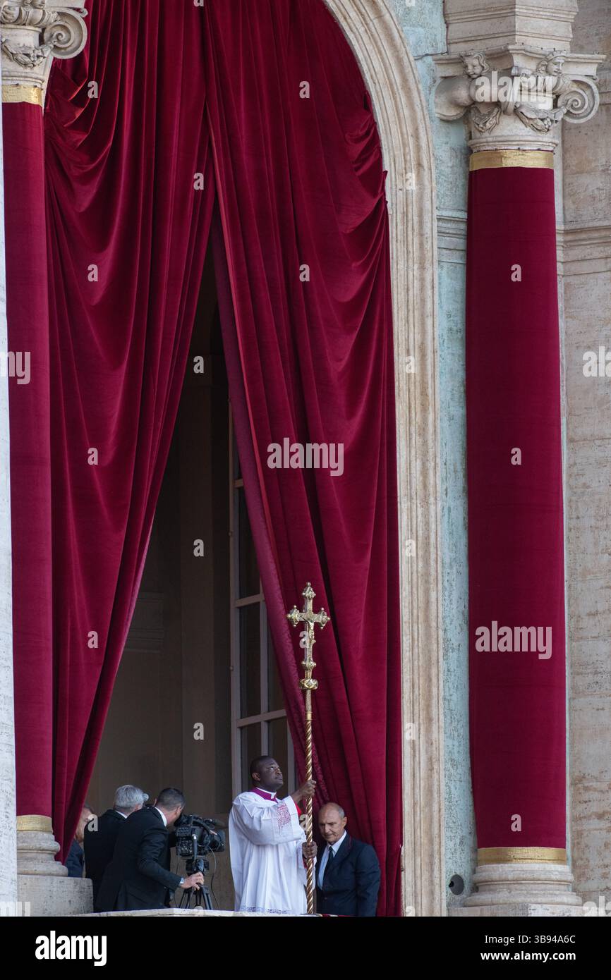Préparatifs avant l'apparition du nouveau Pape, Cité du Vatican 08 MAI 2025 Banque D'Images Préparatifs avant l'apparition du nouveau Pape, Cité du Vatican 08 MAI 2025 Banque D'Images