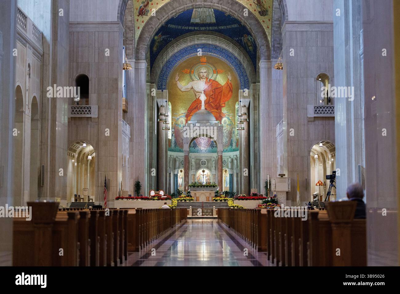 Washington, États-Unis. 08 mai 2025. L'intérieur de la Basilique du Sanctuaire national de l'Immaculée conception à Washington DC est vu le jeudi 8 mai 2025. Le cardinal Robert Provost de Chicago avait été élu premier pape américain, succédant au regretté pape François. (Photo de Aaron Schwartz/Sipa USA) crédit : Sipa USA/Alamy Live News Banque D'Images Washington, États-Unis. 08 mai 2025. L'intérieur de la Basilique du Sanctuaire national de l'Immaculée conception à Washington DC est vu le jeudi 8 mai 2025. Le cardinal Robert Provost de Chicago avait été élu premier pape américain, succédant au regretté pape François. (Photo de Aaron Schwartz/Sipa USA) crédit : Sipa USA/Alamy Live News Banque D'Images