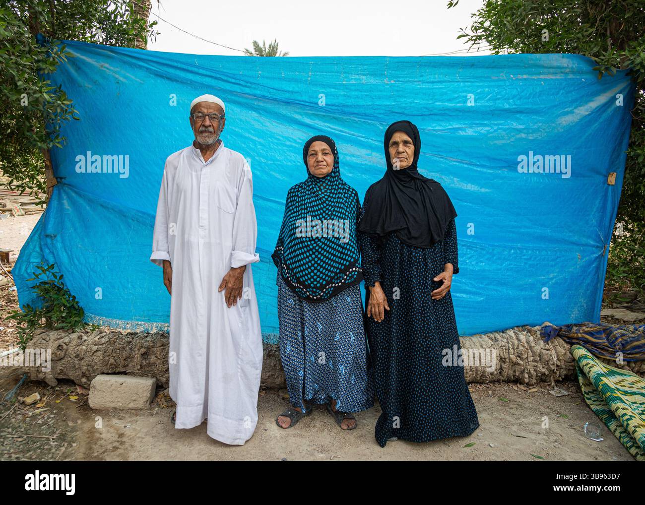 29 octobre 2021, Bassorah, Irak : ''cette parcelle est dans notre famille depuis plus d'un siècle. C'était un paradis avec des centaines d'arbres fruitiers. Mais aujourd'hui, plus rien ne pousse », explique Aban Ahmed, le patriarche de 80 ans. .Irak : à Bassorah, les crises climatiques et politiques empoisonnent la population. On l'appelait autrefois la ''Venise du moyen-Orient''. Aujourd’hui, face au réchauffement climatique, aux barrages dans les pays voisins (Turquie et Iran) et à la négligence gouvernementale, la province irakienne de Bassorah est aux prises avec un très grave déficit en eau. La crise sanitaire de l'été 2018, au cours de laquelle près de 1 Banque D'Images