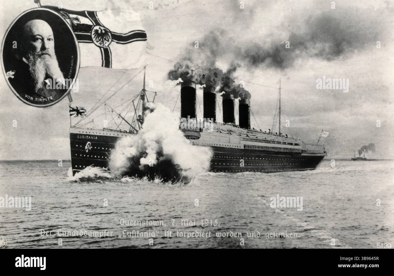Une carte postale de la marine allemande commémorant le naufrage du Lusitania. Inset est une photo de l'amiral Tirpitz qui était un grand partisan de la guerre sous-marine illimitée. Le Lusitania est un paquebot britannique torpillé par un U-boot pendant la première Guerre mondiale le 7 mai 1915, au large de la vieille tête de Kinsale, en Irlande. À son bord se trouvaient 1 264 passagers, 3 passagers clandestins et un équipage de 693 personnes, totalisant 1 960 personnes, dont 1 197 ont été tuées. Le navire a coulé en seulement 18 minutes. Le naufrage a détourné l'opinion publique de l'Allemagne et la mort de 128 Américains à bord a été un facteur important dans l'entrée en guerre des États-Unis. Banque D'Images
