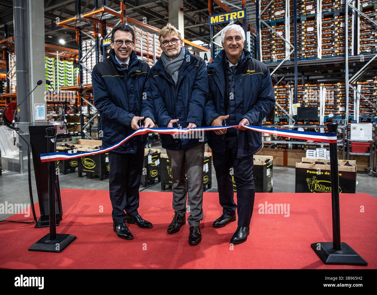 9 novembre 2022, Rungis, Ile-de-France (région, France : la plateforme logistique DU MÉTRO inaugurée par le Directeur général de METRO France Pascal PELTIER, le Président du marché International de Rungis Stéphane LAYANI et le Ministre de l’Agriculture et de la souveraineté alimentaire Marc FESNEAU. (Crédit image : © Sadak Souici/ZUMA Press Wire) Banque D'Images