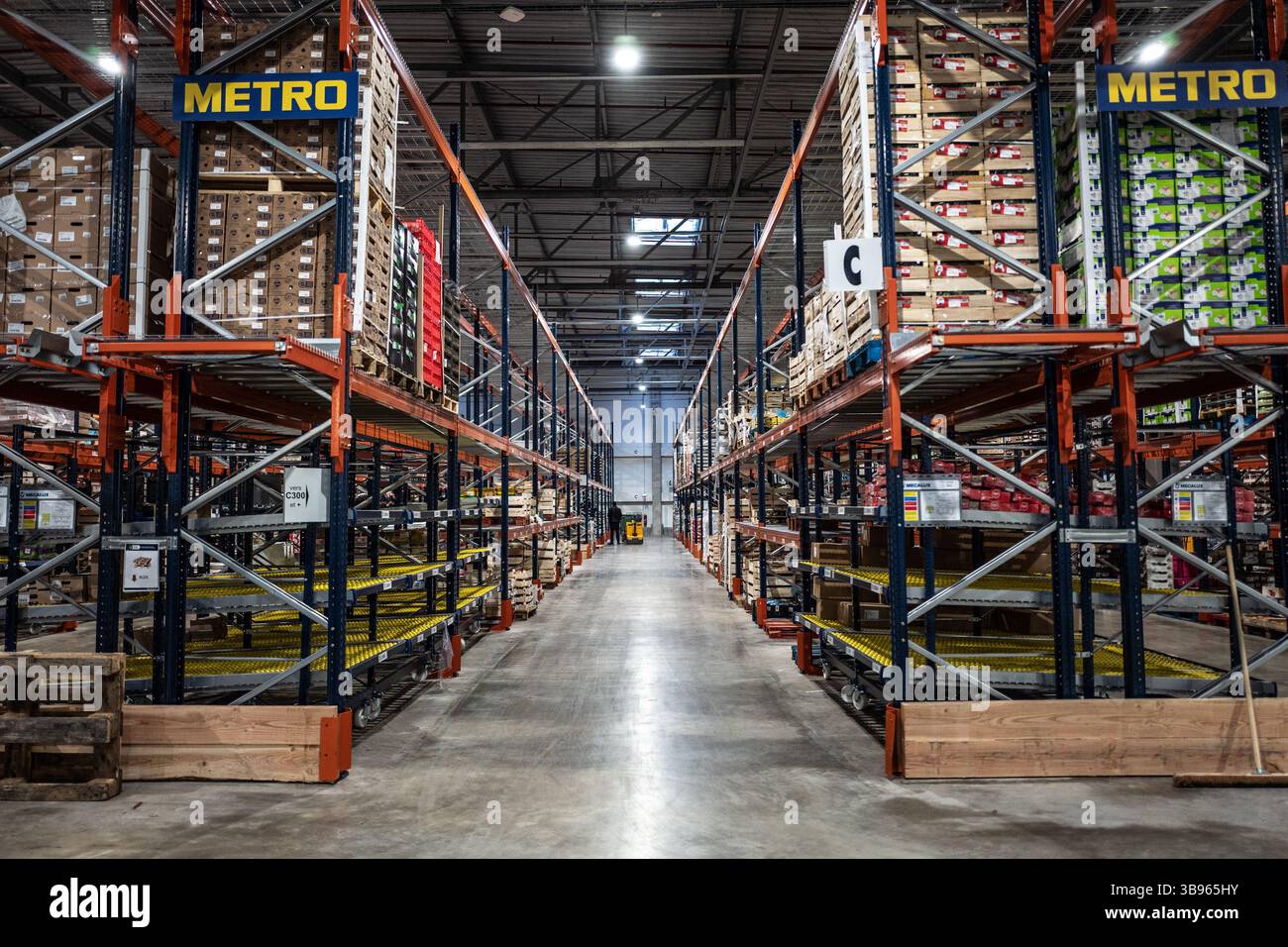 9 novembre 2022, Rungis, Ile-de-France (région, France : la plateforme logistique DU MÉTRO inaugurée par le Directeur général de METRO France Pascal PELTIER, le Président du marché International de Rungis Stéphane LAYANI et le Ministre de l’Agriculture et de la souveraineté alimentaire Marc FESNEAU. (Crédit image : © Sadak Souici/ZUMA Press Wire) Banque D'Images
