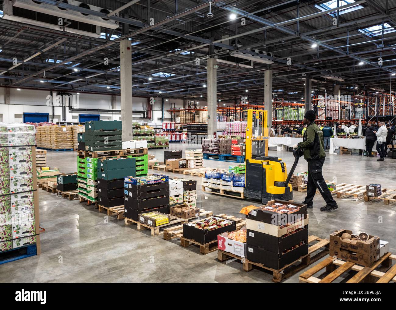 9 novembre 2022, Rungis, Ile-de-France (région, France : la plateforme logistique DU MÉTRO inaugurée par le Directeur général de METRO France Pascal PELTIER, le Président du marché International de Rungis Stéphane LAYANI et le Ministre de l’Agriculture et de la souveraineté alimentaire Marc FESNEAU. (Crédit image : © Sadak Souici/ZUMA Press Wire) Banque D'Images