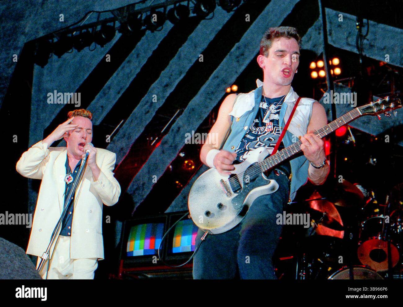 Fern Park, Floride, États-Unis : The CLASH - JOE STRUMMER & NICK SHEPPARD - Orlando Jai Alai Fronton, 30 mars 1984 (image crédit : © Christopher Helton via ZUMA Press Wire) Banque D'Images
