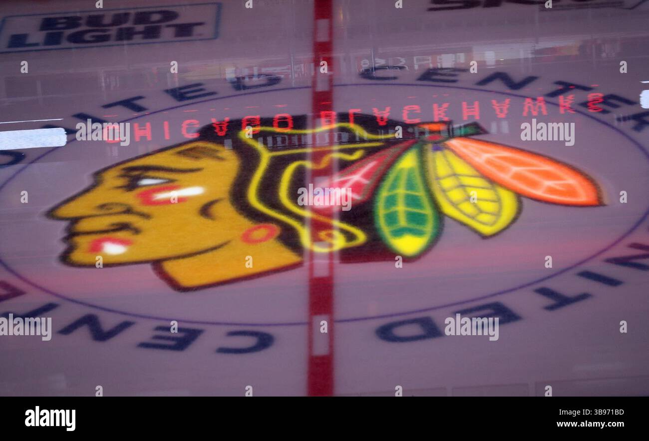 13 mai 2021 : le logo des Blackhawks de Chicago est illuminé avant un match contre les Predators de Nashville le 23 avril 2021 au United Center de Chicago. (Crédit image : © John J. Kim/Chicago Tribune via ZUMA Press Wire) Banque D'Images