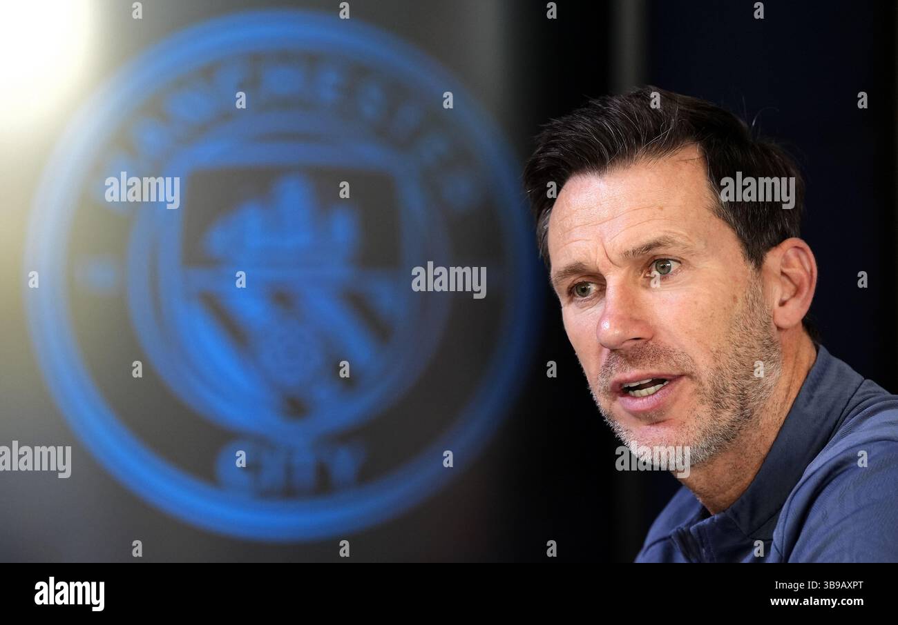 Photo du dossier datée du 11-11-2024 du manager de Manchester City, Gareth Taylor, lors d'une conférence de presse. Un an plus tard, ils terminent en dehors des places européennes en quatrième position à la fin d'un 2024-25 troublé et blessé qui les a vus enregistrer seulement six victoires lors de leurs 14 dernières sorties en ligue, et le manager Gareth Taylor en mars, ramenant Nick Cushing en tant que boss intérimaire. Ils accueillent le Crystal Palace relégué samedi. Date d'émission : vendredi 9 mai 2025. Banque D'Images