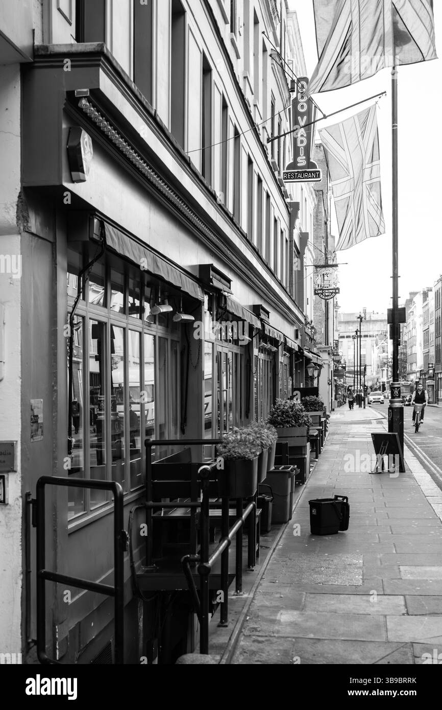 Londres, Angleterre - 28 avril 2025 : quo Vadis est un restaurant européen moderne sur Dean Street à Soho, Londres Banque D'Images