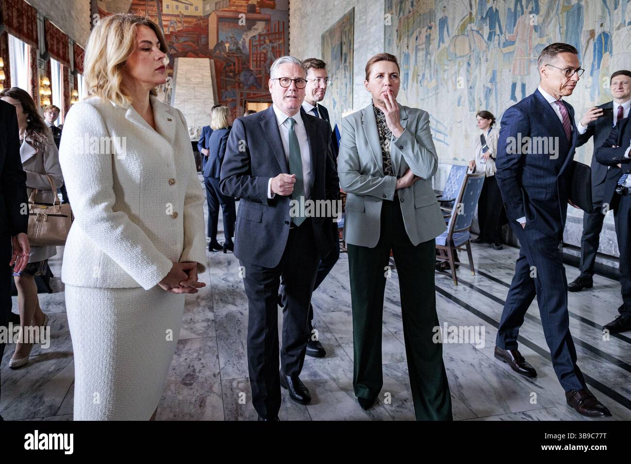 OSLO - premier ministre de Lettonie Evika Silina, premier ministre du Royaume-Uni Keir Starmer, premier ministre du Danemark mette Frederiksen et président de la Finlande Alexander Stubb avant le début de la réunion du corps expéditionnaire conjoint. Les ministres de la Défense de 10 pays d’Europe du Nord, dont les pays-Bas, se réunissent à Oslo pour un sommet de leur alliance militaire, la joint Expeditionary Force. ANP RAMON VAN FLYMEN pays-bas OUT - belgique OUT Banque D'Images