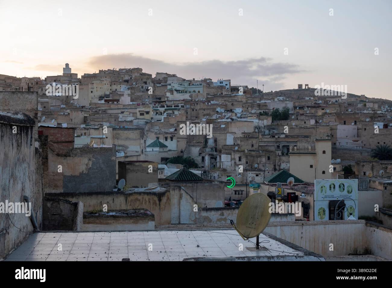 Fès, Maroc - 1 mai 2025 : vue de Fès ou Fès, c'est une ville dans le nord de l'intérieur du Maroc, c'est l'une des plus grandes villes du Maroc. Banque D'Images