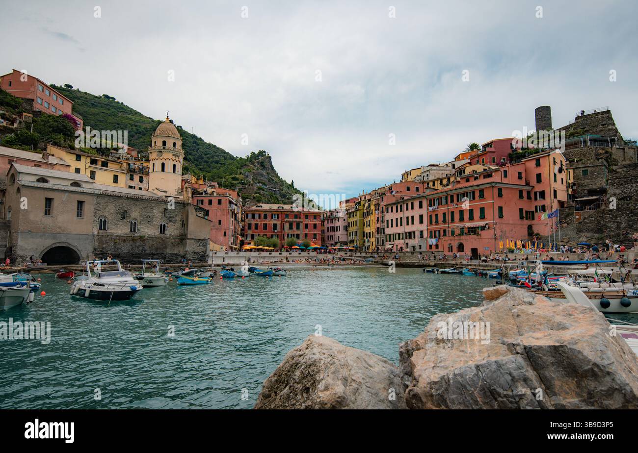 CINQUE TERRE, ITALIE - 24 AOÛT : Vernazza dans les Cinque Terre en Ligurie, Italie le 24 août 2020 à Cinque Terre, Italie. (Photo de Chris Ricco photo Banque D'Images
