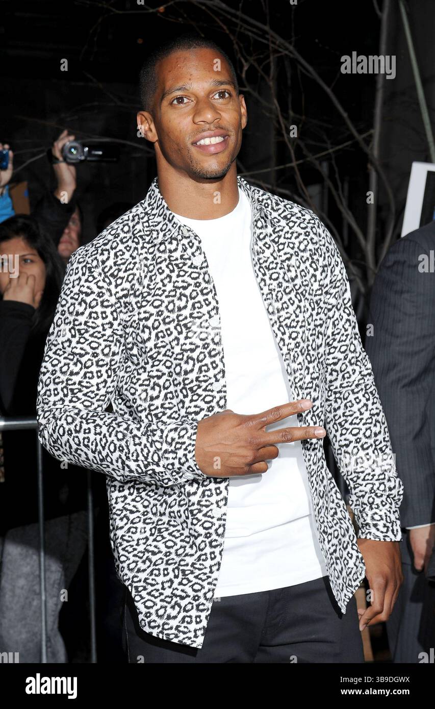 Victor Cruz lors d'une projection de 'pain and gain' à New York - 15 avril 2013 Banque D'Images