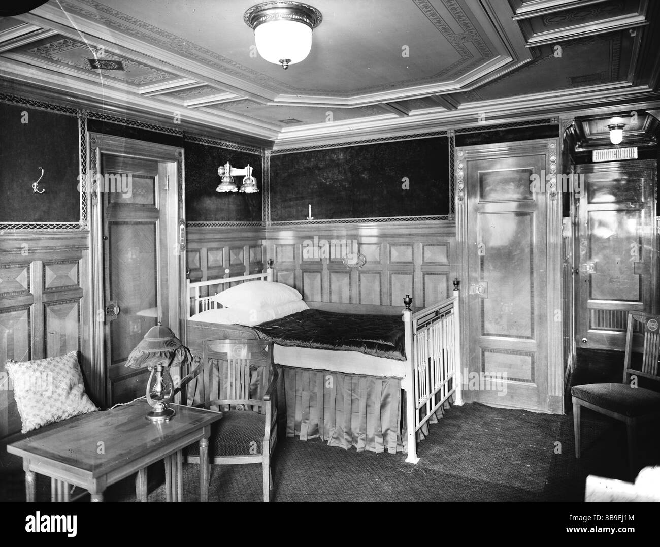 Suite B-57 Titanic décorée dans le style hollandais. a l'ère des paquebots de croisière transatlantiques, le niveau de luxe et d'équipements était aussi élevé que n'importe quel hôtel cinq étoiles. Banque D'Images