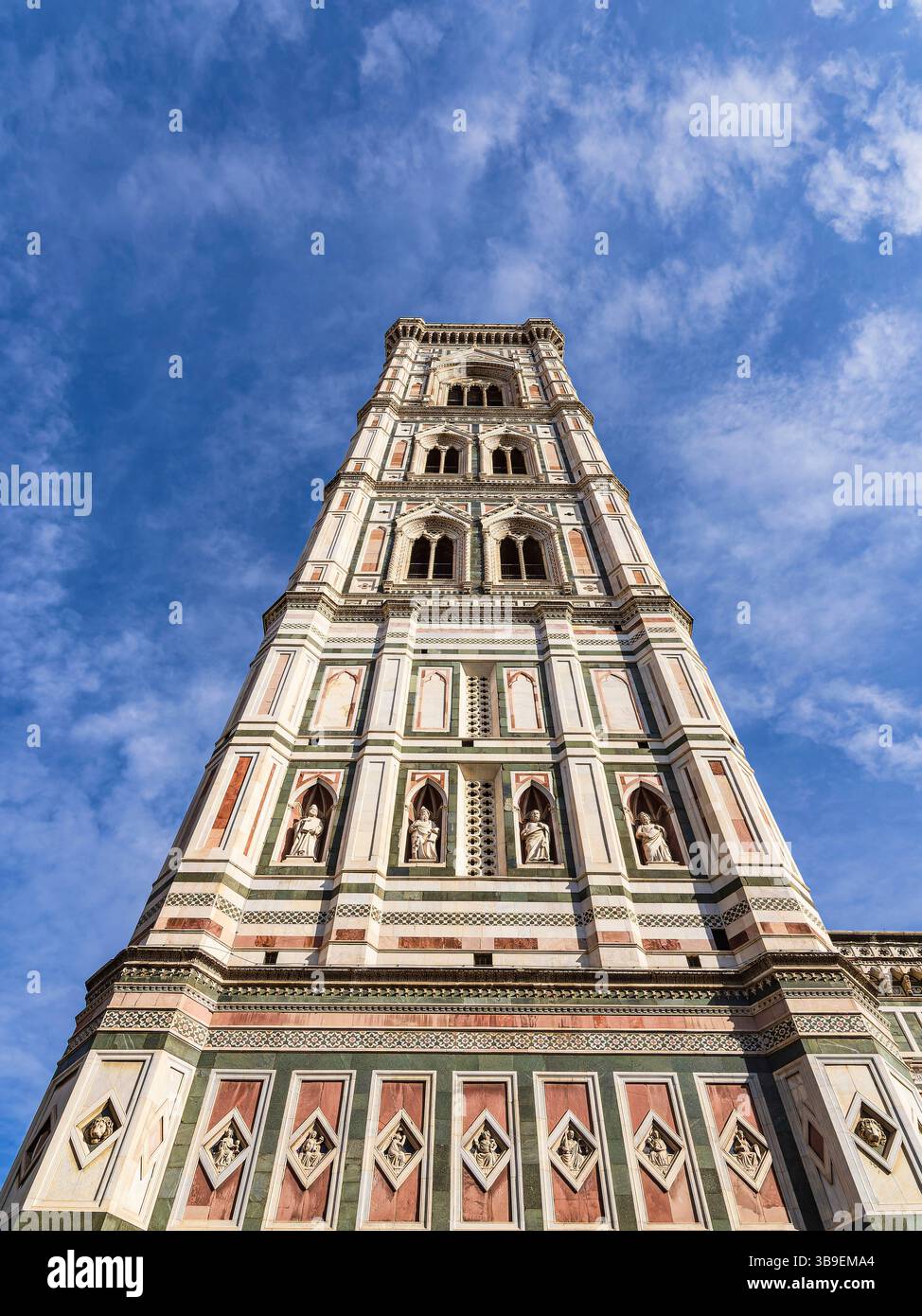 Vue sur le Campanile di Giotto Campanile di Giotto au Duomo de Florence, Italie. Banque D'Images